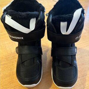 Kids Snowboarding Black Winter Boots- Chamonix Size 2 Like New- Youth